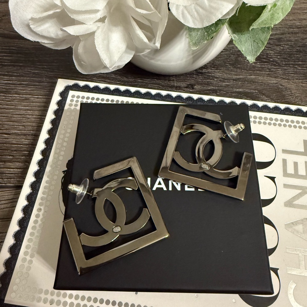 Chanel XL Oversized Grey CC Logo Square Hoop Statement Earrings - Picture 9 of 10